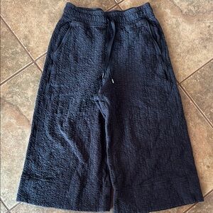 lululemon athletica Black Textured Capris